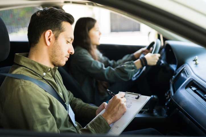 instructeurs d'auto école de l'ésplanade val d'oise